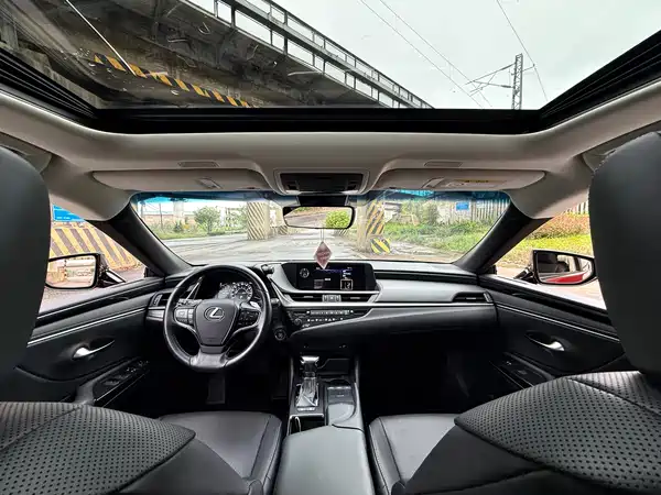 Lexus ES 2018