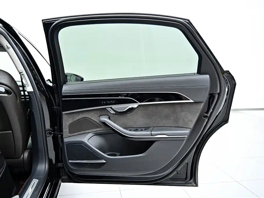Audi A8 New Energy 2022 — фото 22