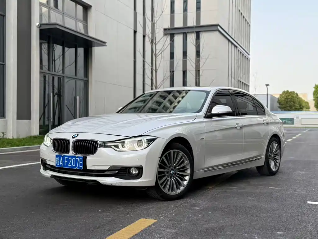 BMW 3 Series 2018 — фото 1