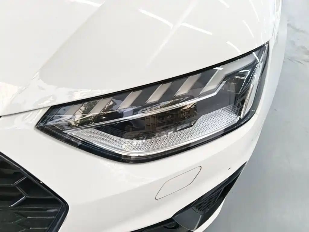 Audi A4L 2023 — фото 24