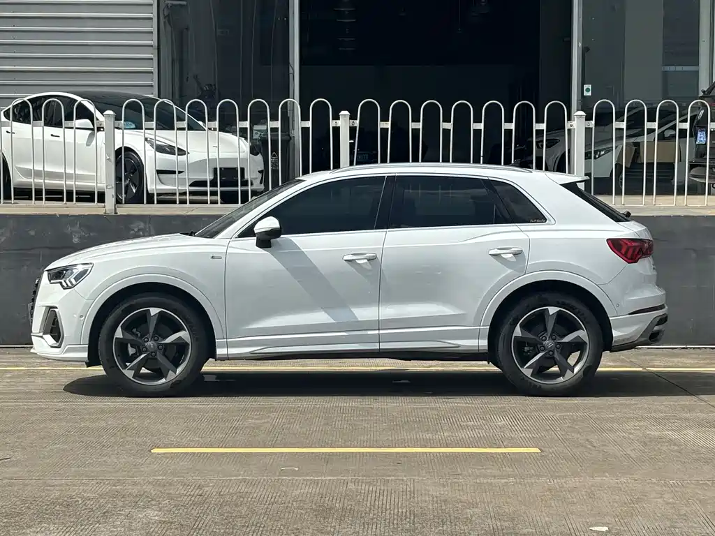 Audi Q3 2021 — фото 3