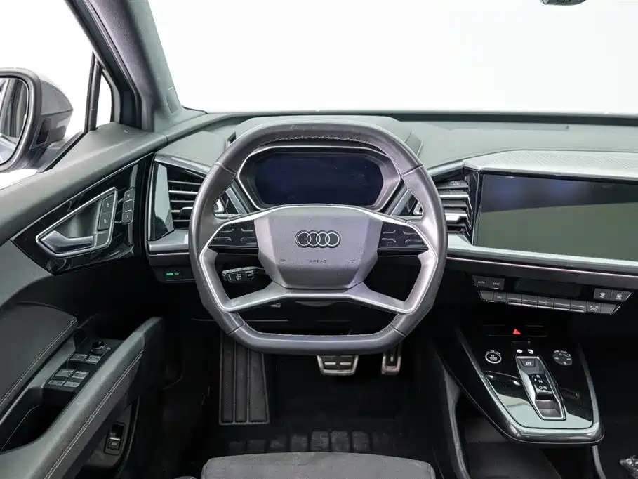 Audi Q4 E-Tron 2023 — фото 16