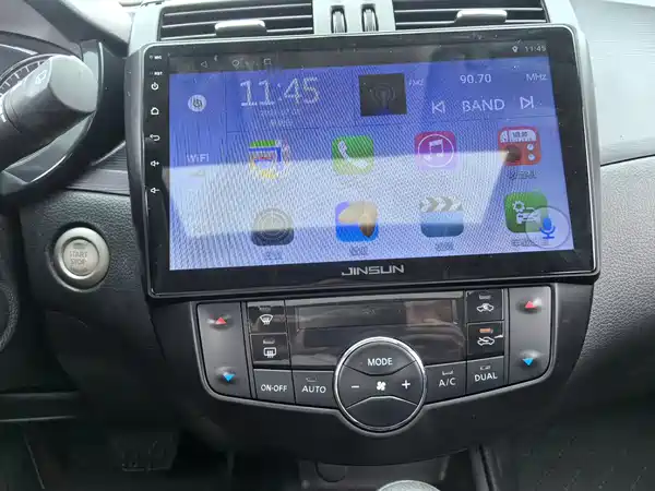 Nissan Tiida 2012
