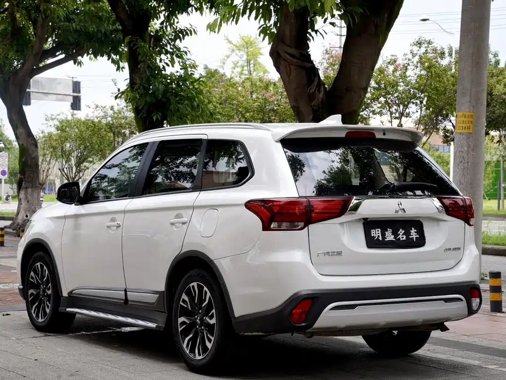 Mitsubishi Outlander 2019 — фото 21