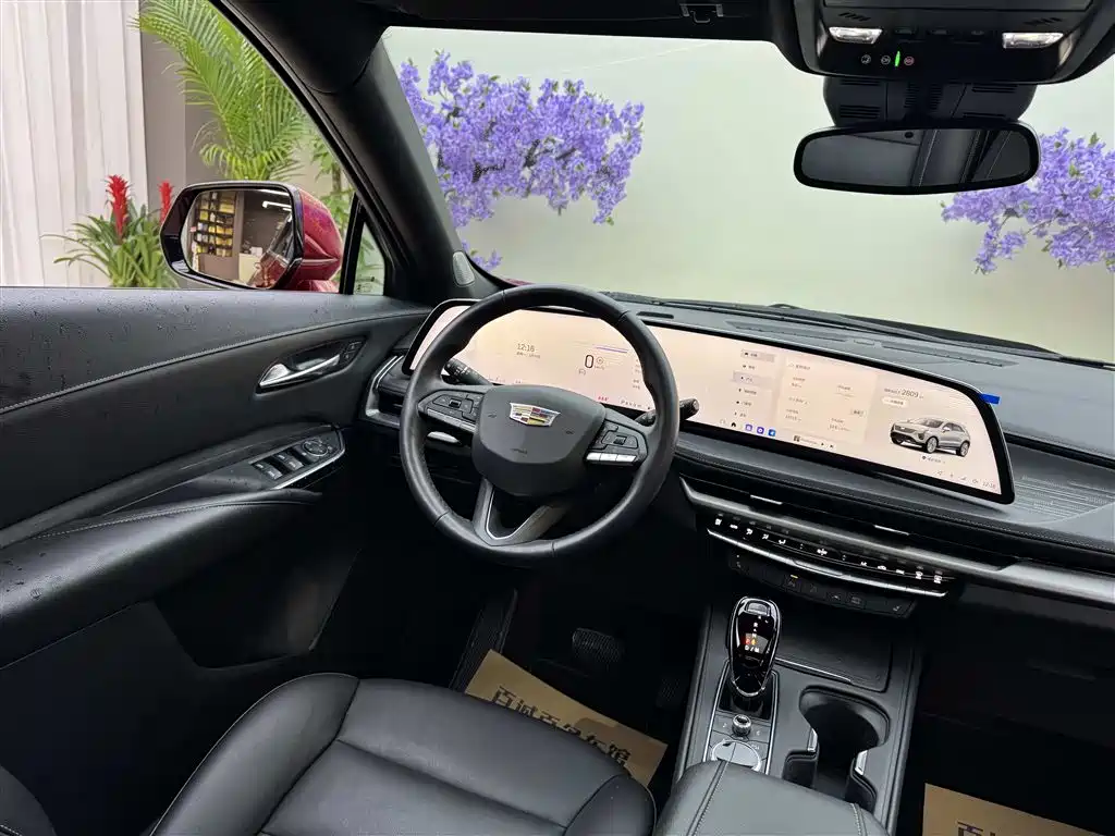 Cadillac XT4 2025 — фото 14