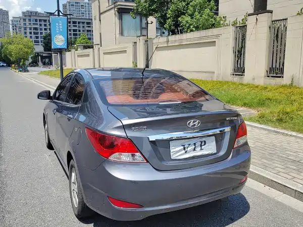 Hyundai Accent 2012