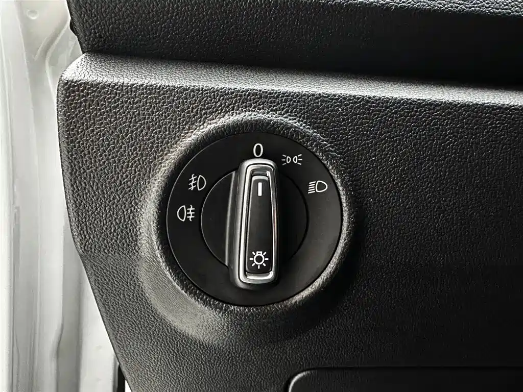 Volkswagen T-Roc 2021 — фото 9