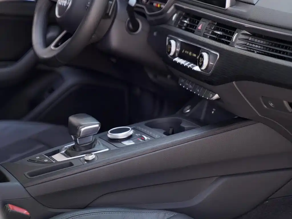 Audi A4L 2018