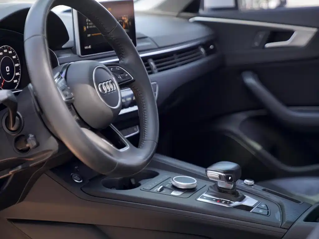 Audi A4L 2018 — фото 14