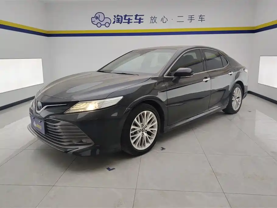 Toyota Camry 2018 — фото 1