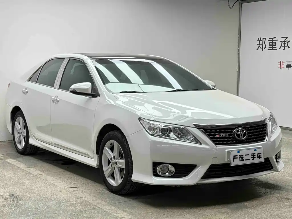 Toyota Camry 2014 — фото 4