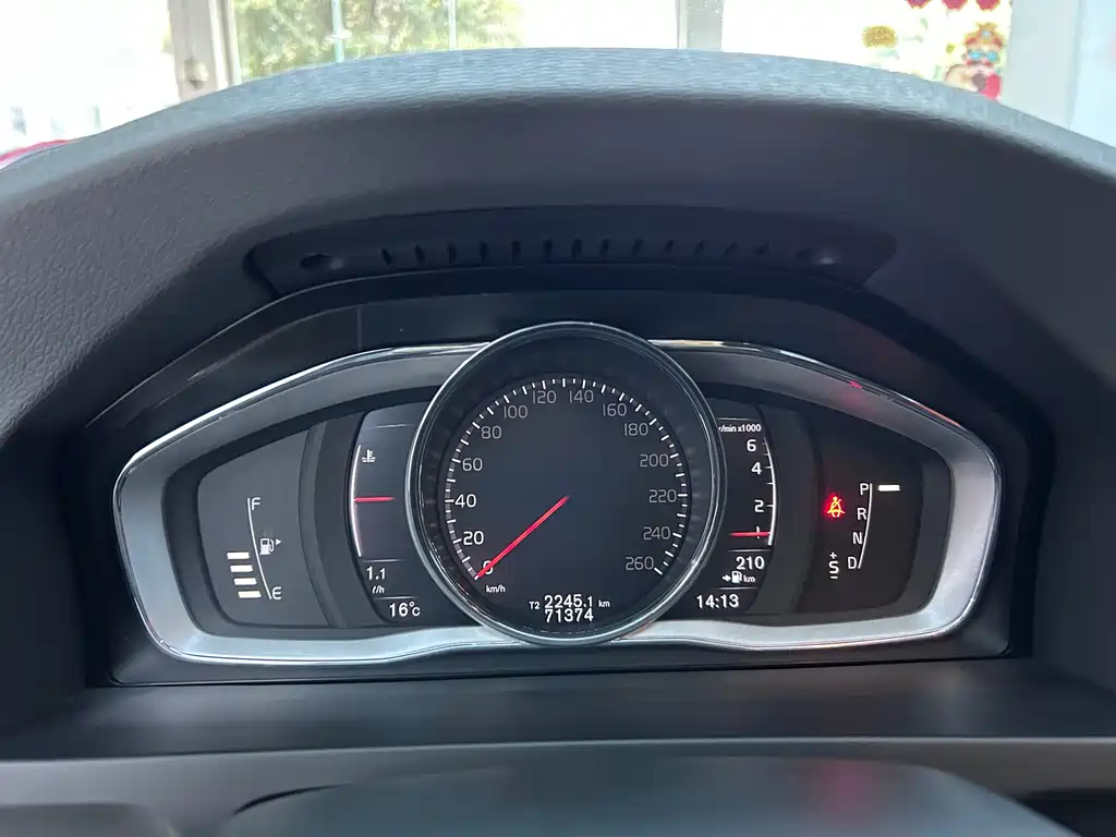Volvo S60 2018 — фото 15