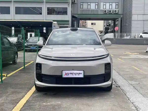 Li Auto L6 2025