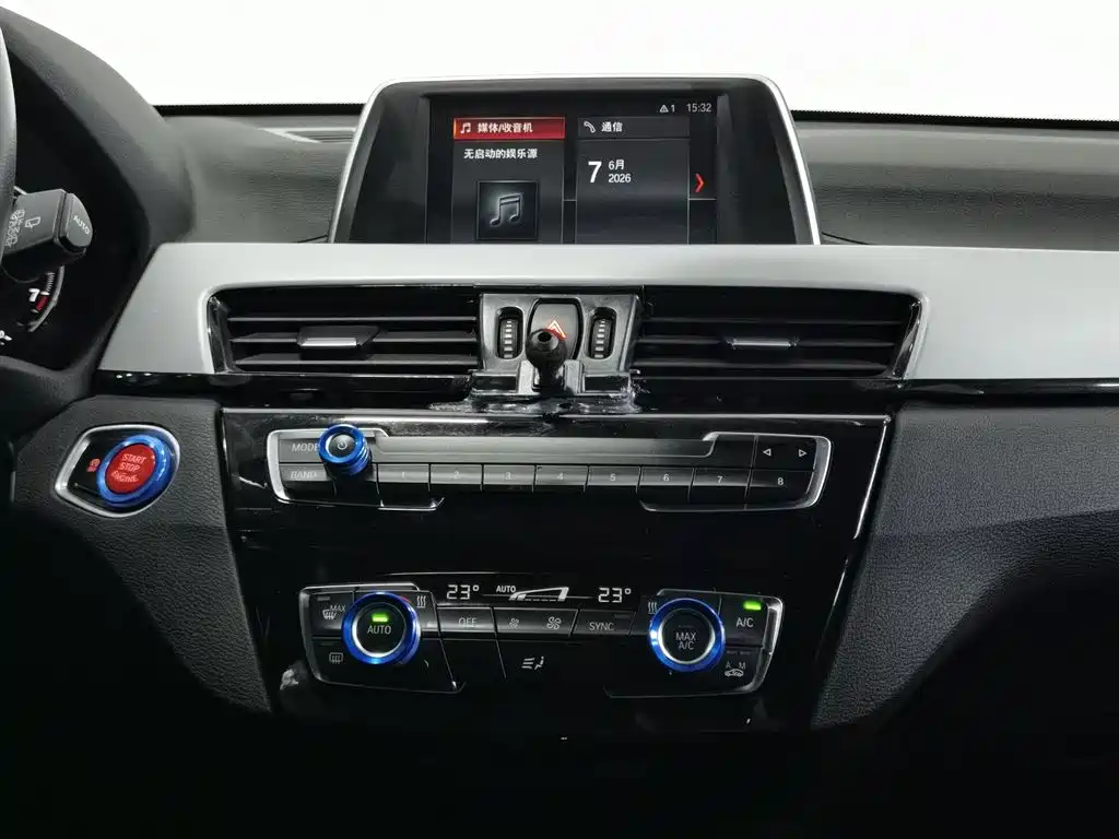 BMW X1 2018 — фото 12