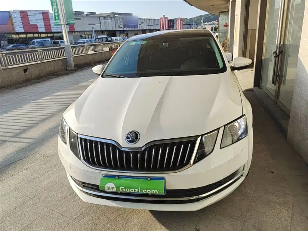 Skoda Octavia 2021 — фото 3