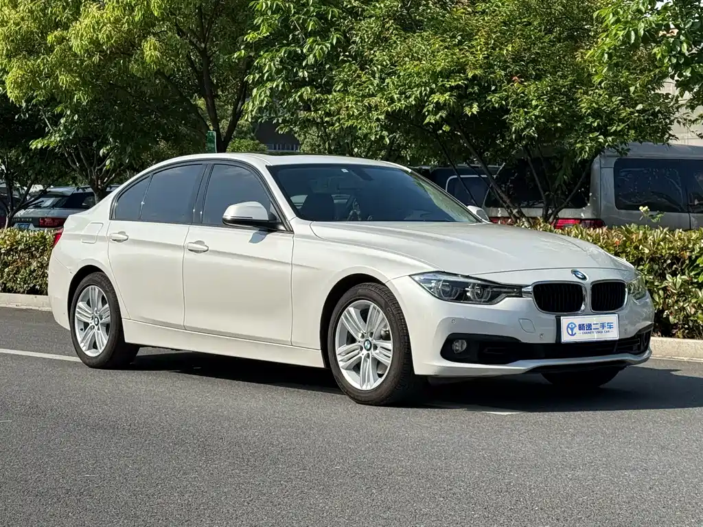 BMW 3 Series 2017 — фото 20
