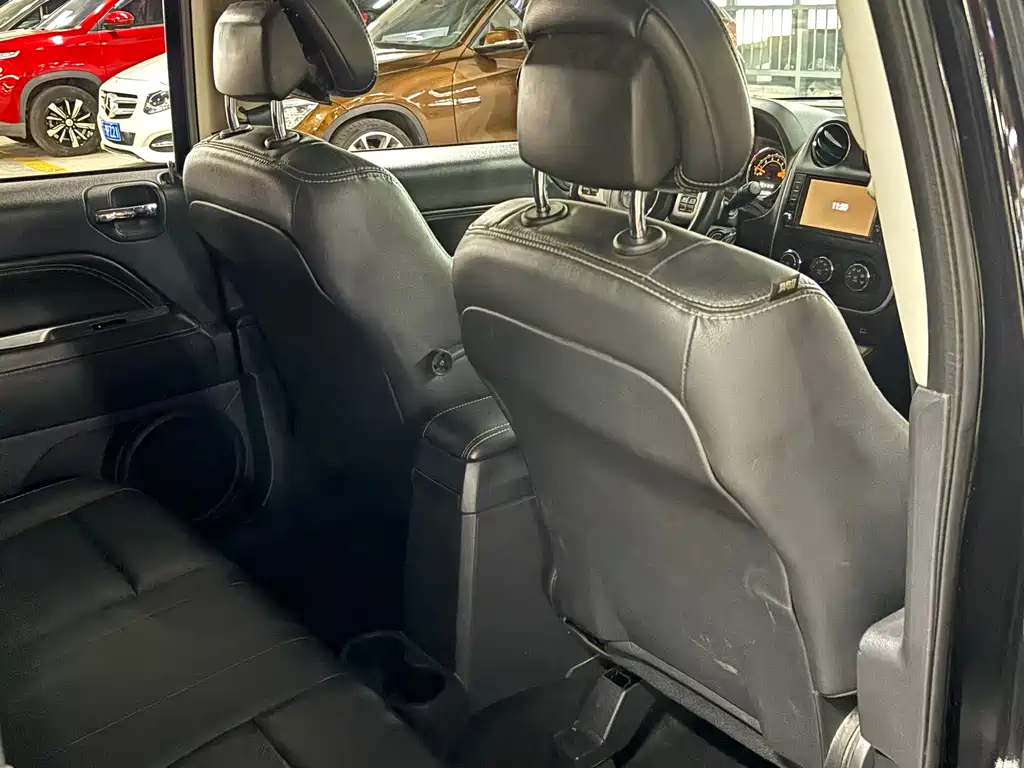 Jeep Compass 2015 — фото 9