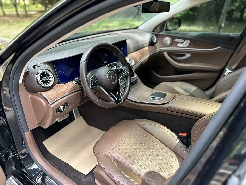 Mercedes-Benz E-Class 2023 — фото 10