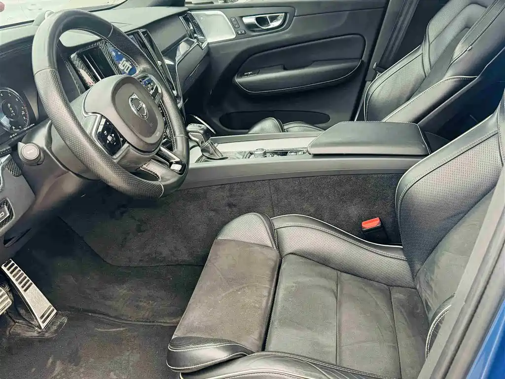 Volvo XC60 2019 — фото 11