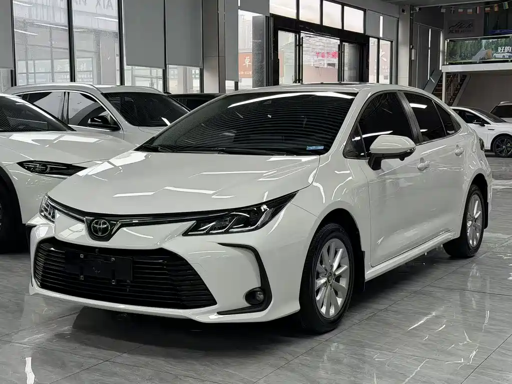 Toyota Corolla 2022 — фото 1