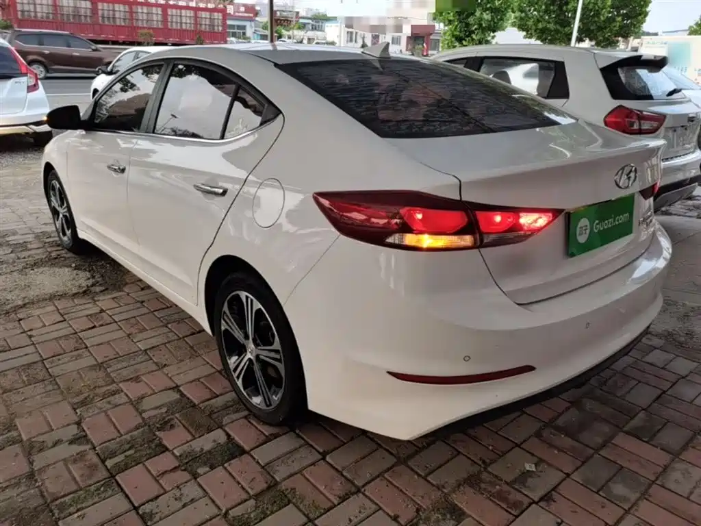Hyundai Elantra 2019 — фото 5