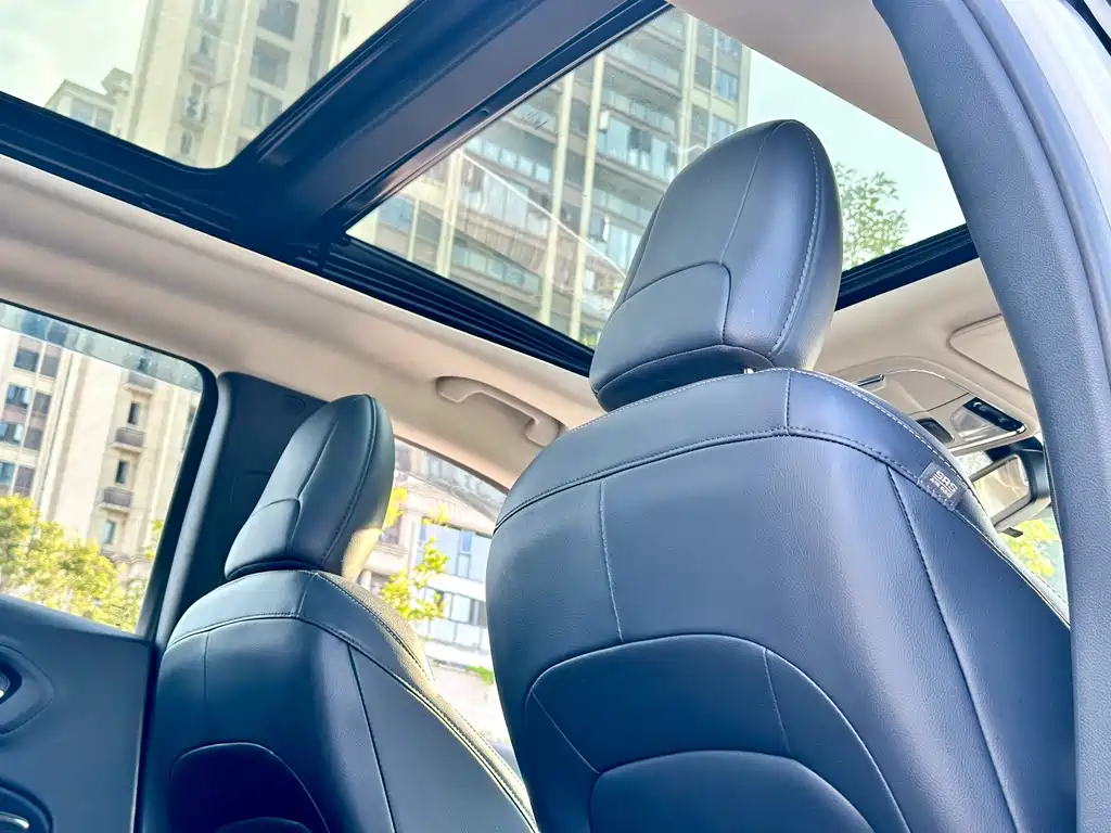 Jeep Cherokee 2018 — фото 24