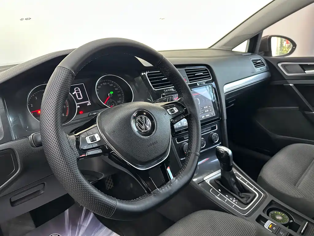 Volkswagen Golf 2018 — фото 15