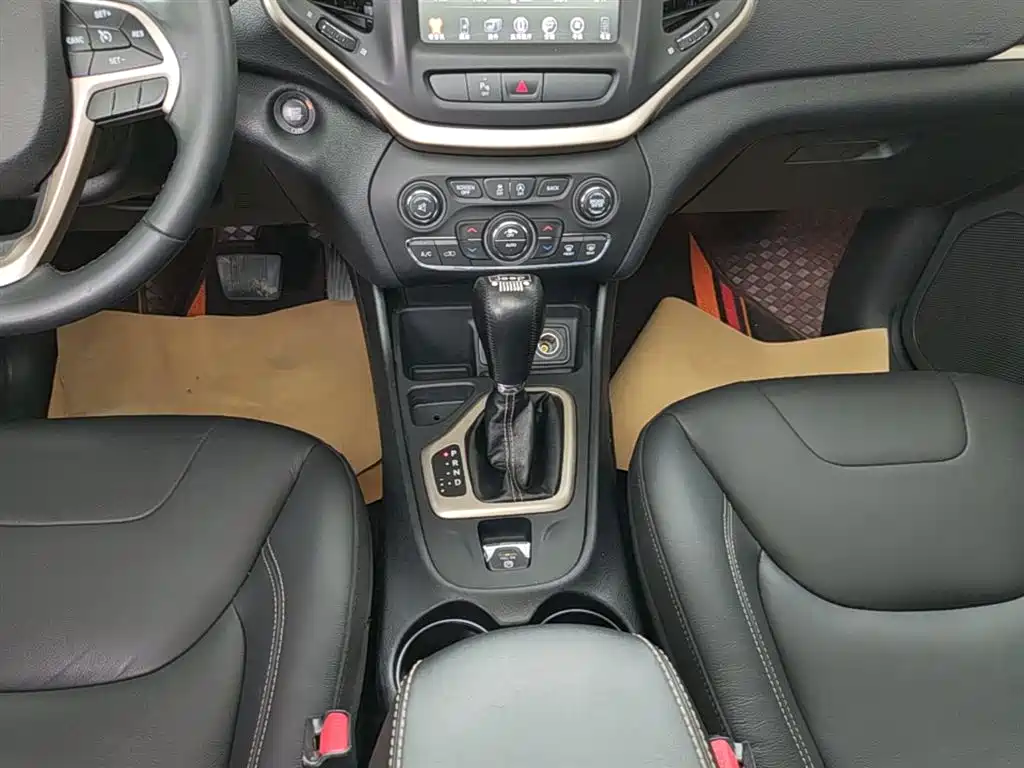 Jeep Cherokee 2018 — фото 14