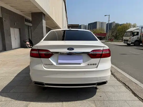Ford Taurus 2017