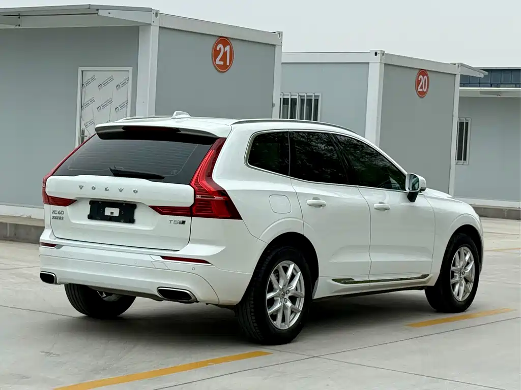 Volvo XC60 2019 — фото 5