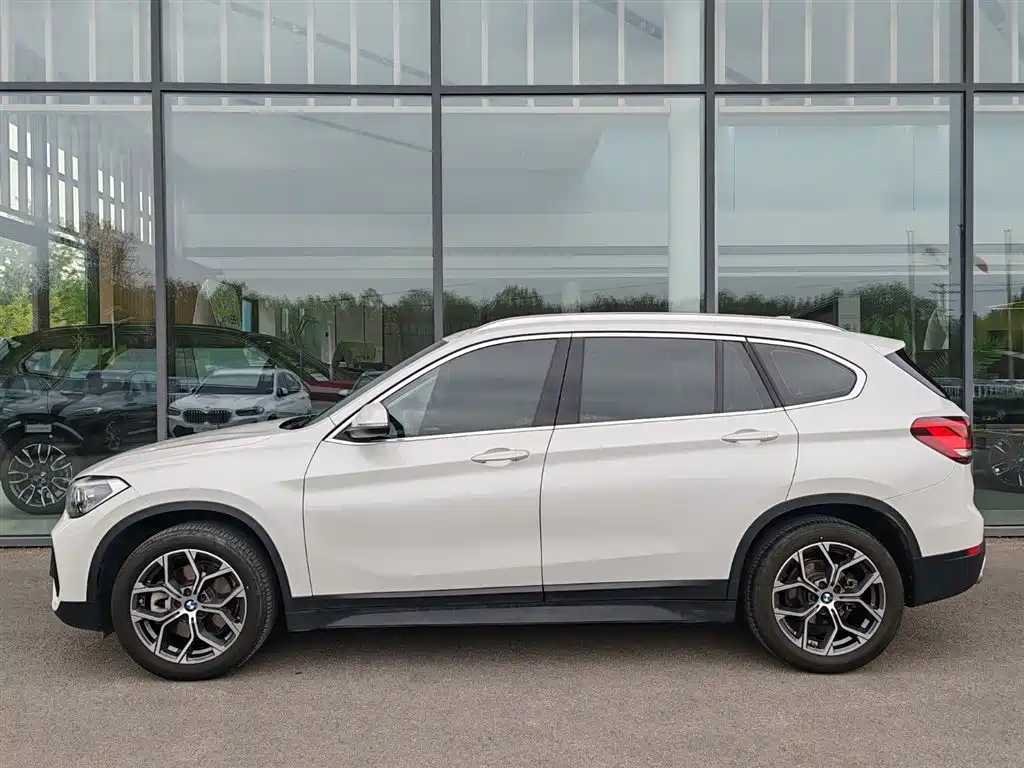 BMW X1 2022 — фото 3