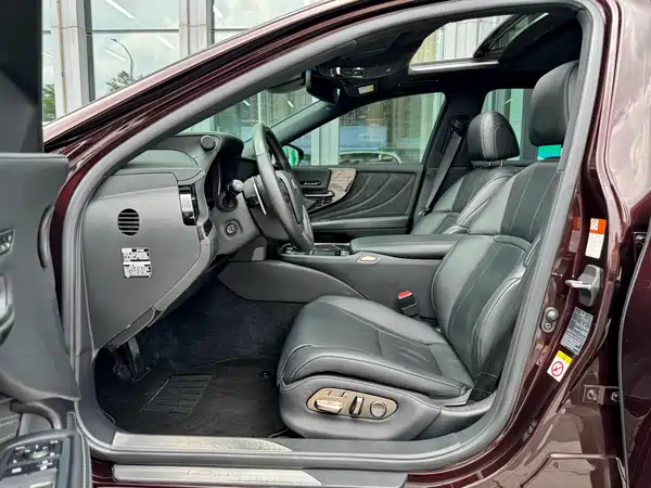 Lexus LS 2019