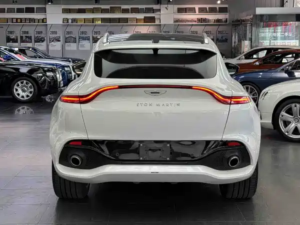 Aston Martin DBX 2023