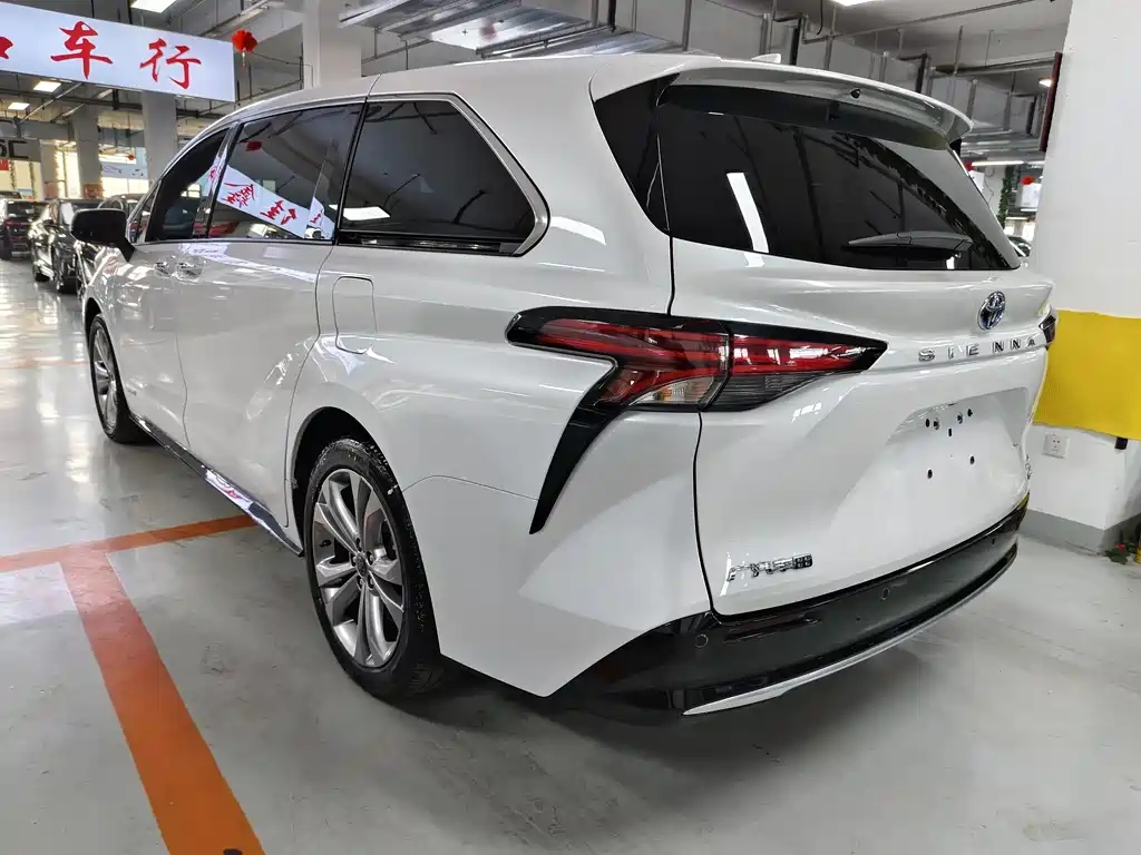 Toyota Sienna 2023 — фото 6