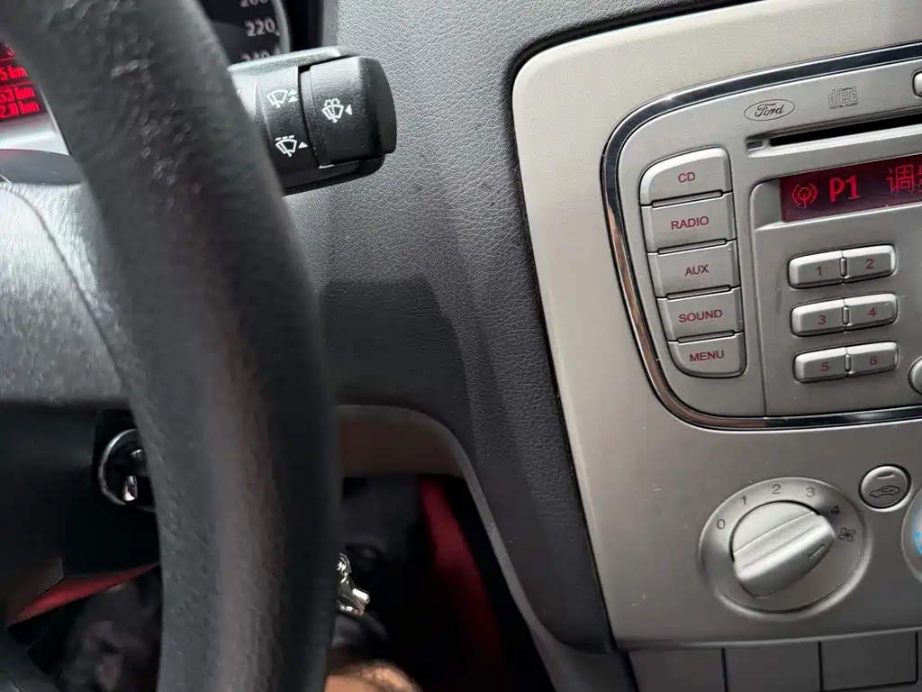 Ford Focus 2014 — фото 14