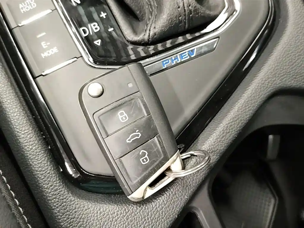 Volkswagen Tiguan L PHEV 2021 — фото 9