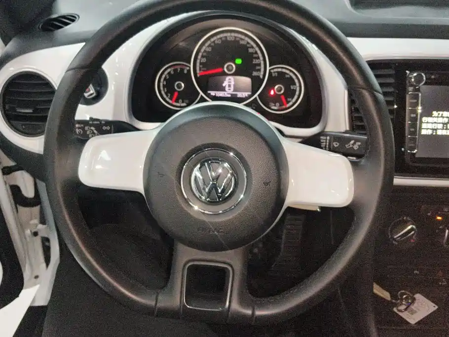 Volkswagen Beetle 2015 — фото 15