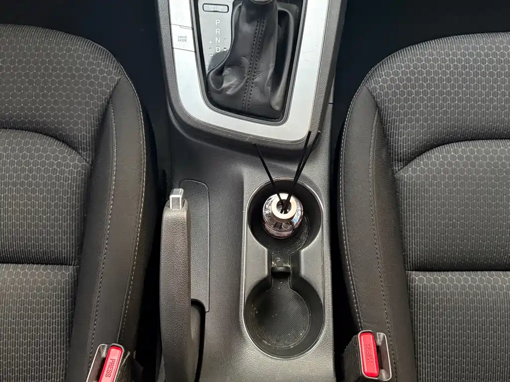 Hyundai Elantra 2017 — фото 17