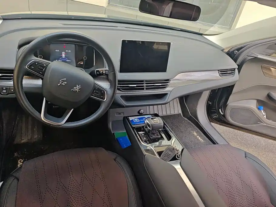Hongqi E-QM5 2023 — фото 12