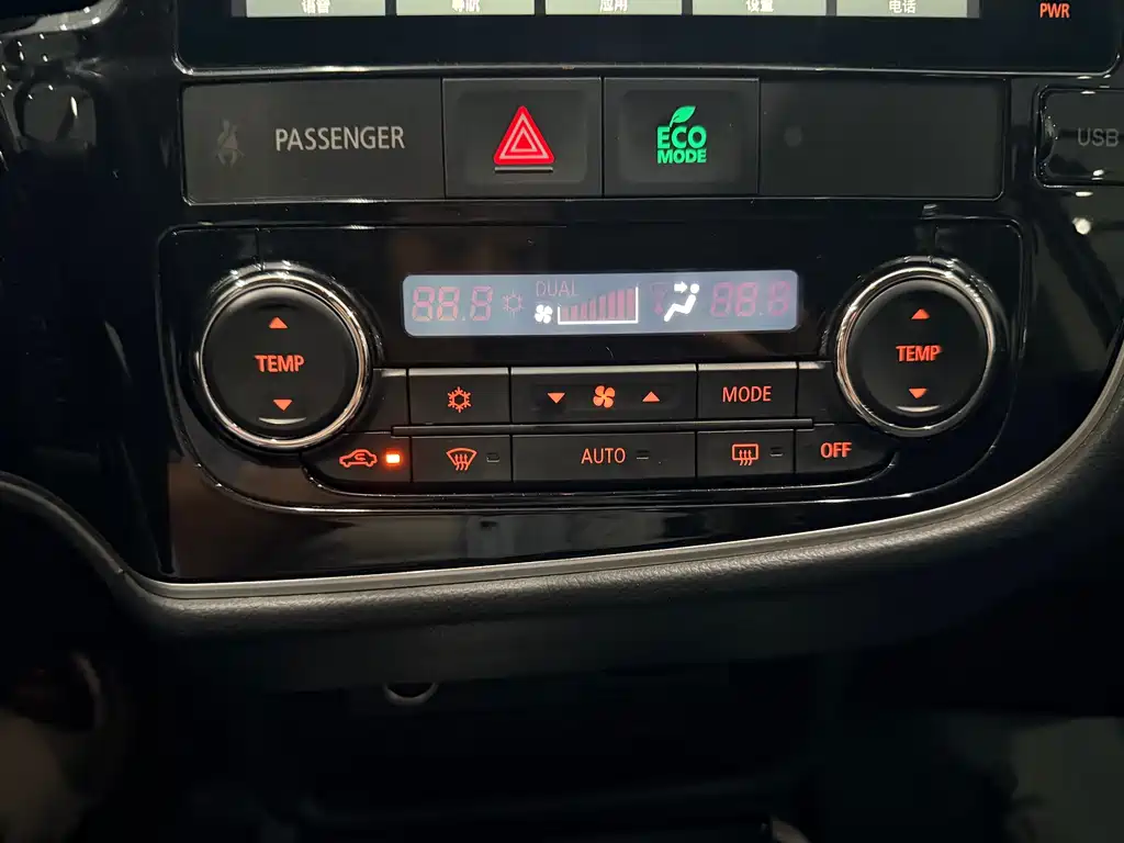 Mitsubishi Outlander 2023 — фото 20