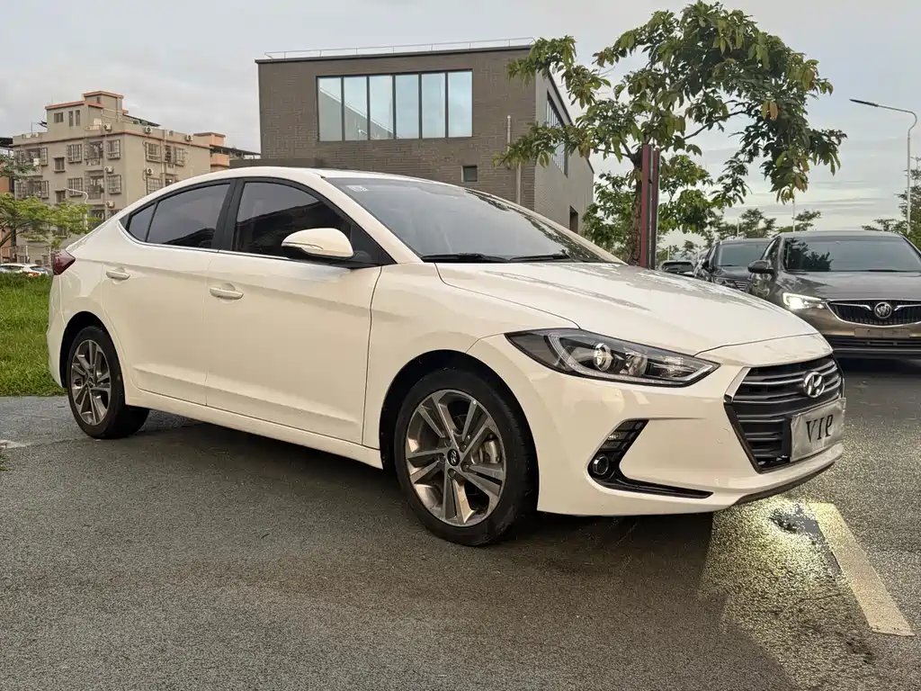 Hyundai Elantra 2017 — фото 3