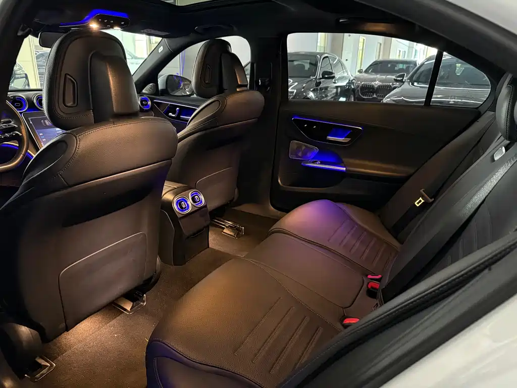 Mercedes-Benz C-Class 2023 — фото 6