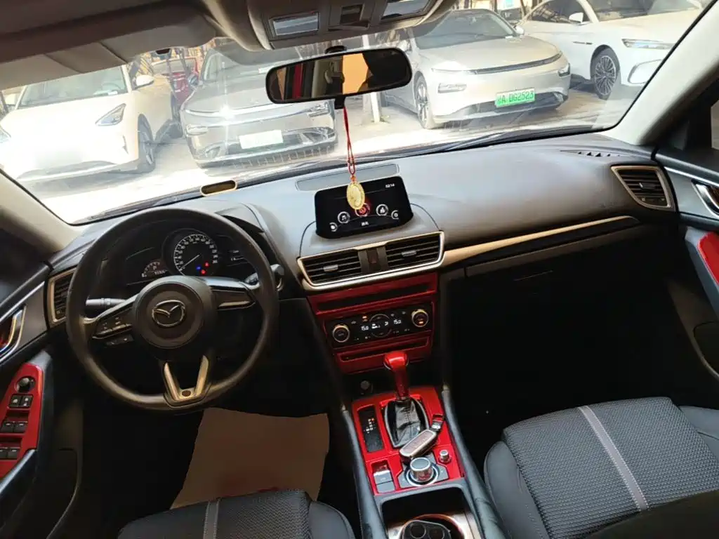 Mazda 3 Axela 2017 — фото 10