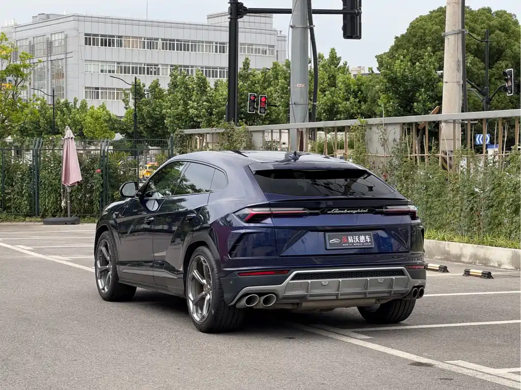 Lamborghini Urus 2020 — фото 6