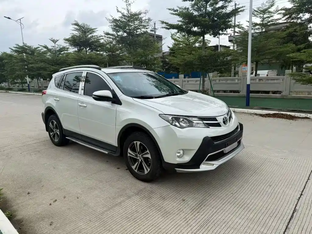 Toyota RAV4 2015 — фото 3