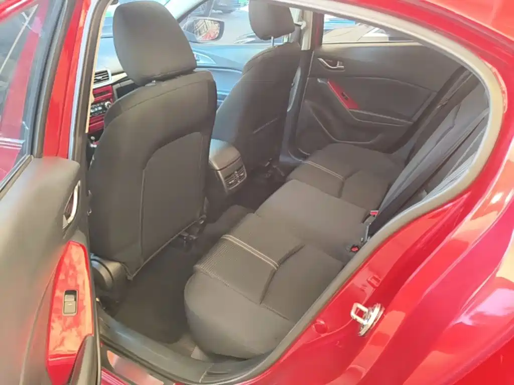 Mazda 3 Axela 2017 — фото 17