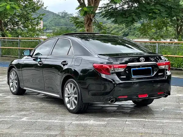 Toyota Reiz 2013
