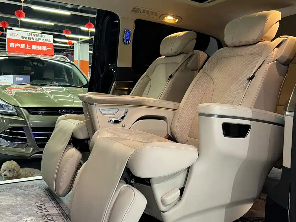 Mercedes-Benz V-Class 2023 — фото 12
