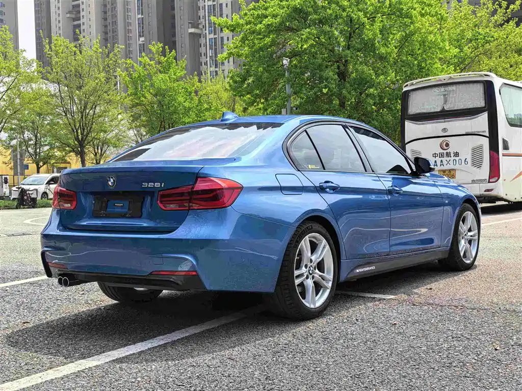 BMW 3 Series 2016 — фото 11