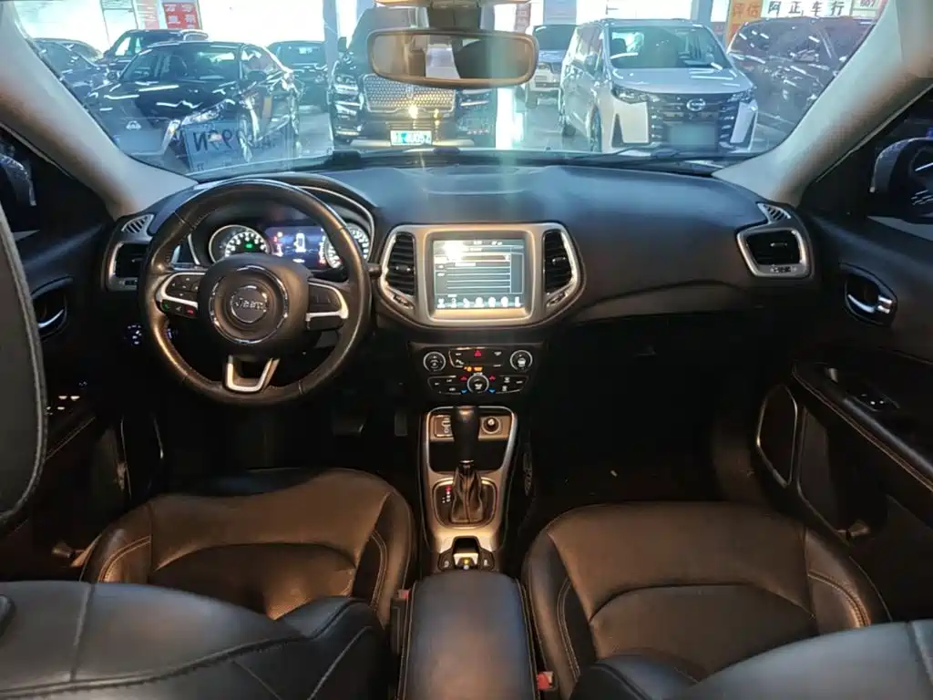 Jeep Compass 2017 — фото 10